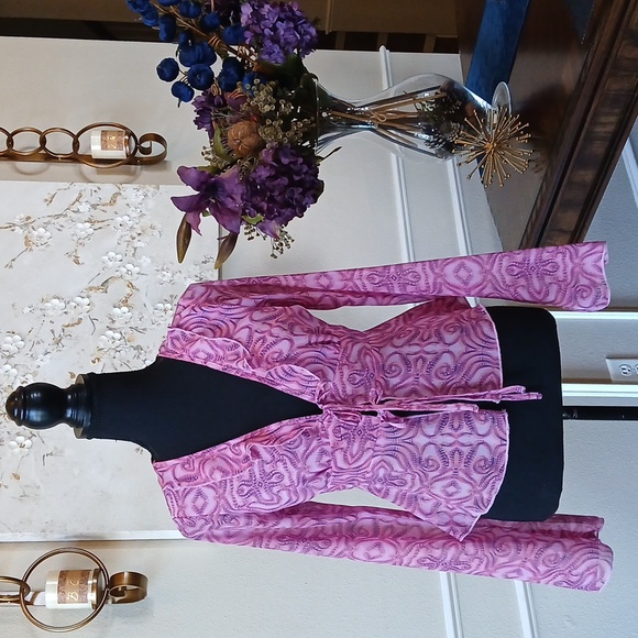 Wild Fable Pink Semi Sheer Geometric Print Long Sleeves Blouse. XS - Picture 3 of 17